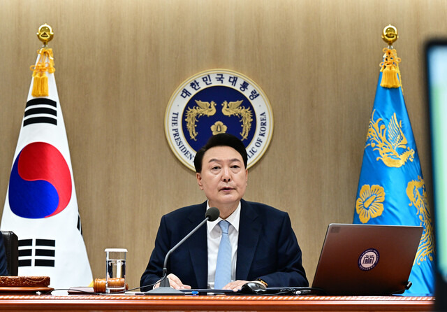 윤석열 대통령이 16일 서울 용산 대통령실에서 열린 17회 국무회의에서 발언하고 있다. 대통령실사진기자단 제공