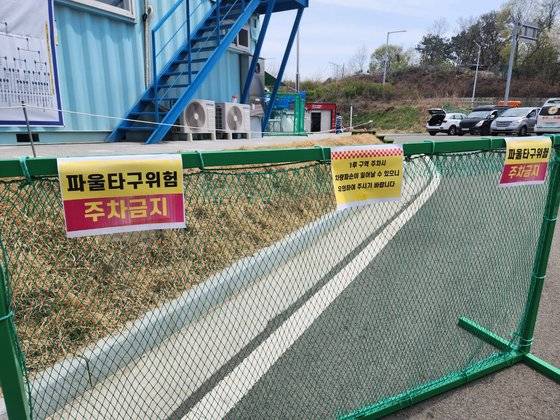 울산 중구야구장. 타자석 위치가 애매해 파울볼이 야구장 밖으로 쉽게 넘어간다. 김윤호 기자