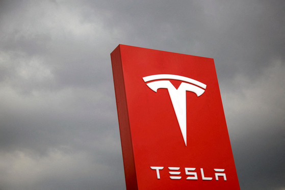 Tesla's logo in Taipei, Taiwan [REUTERS/YONHAP]