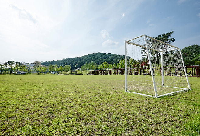 스위트호텔 남원 잔디밭 / 사진=스위트호텔 남원