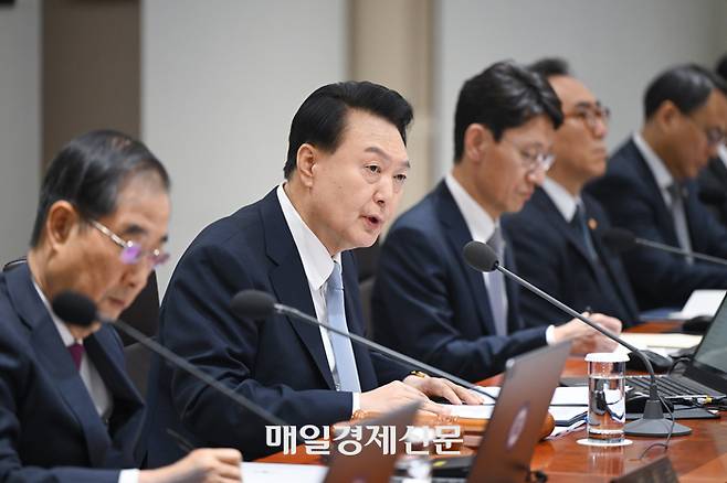 윤석열 대통령이 16일 서울 용산 대통령실에서 열린 제17회 국무회의에서 발언하고 있다. 2024.04.16. 대통령실사진기자단 이승환기자