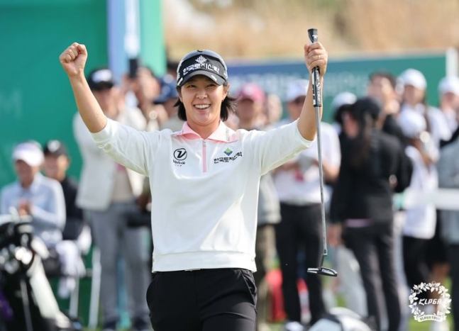 KLPGA 투어 메디힐·한국일보 챔피언십 정상에 오른 박지영. /사진= KLPGA