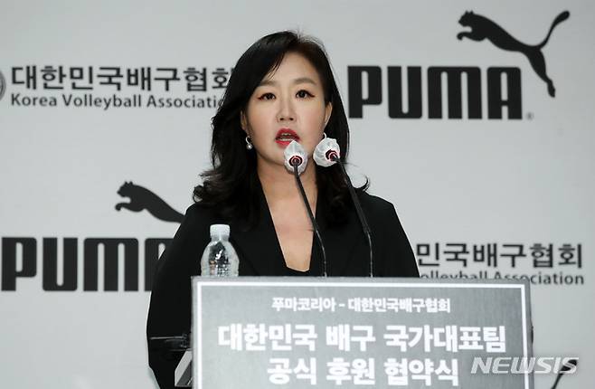 [서울=뉴시스] 홍효식 기자 = 지난 2022년 4월28일 서울 용산구 드래곤시티 호텔에서 열린 '푸마코리아-대한민국배구협회' 대한민국 배구 국가대표팀 공식 후원 협약식에서 이나영 푸마코리아 대표이사가 인사말을 하고 있다. 2022.04.28. yesphoto@newsis.com