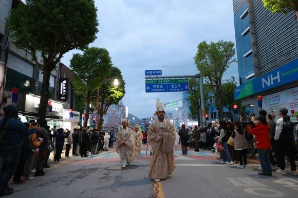 제56회 단종문화제에서 진행된 단종 국장 재현 행사. 영월군 제공