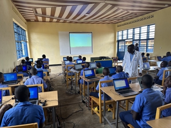굿피플은 ICT 교육과 독서 접근성 향상을 통해 학생들이 르완다를 이끌어 가는 인재로 성장할 수 있도록 냐마타 지역의 교육환경 개선에 나섰다. 굿피플 제공
