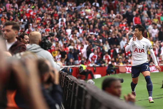 2023~2024시즌 아스널과의 북런던 더비에서 득점한 뒤 세리머니를 하는 손흥민. 게티이미지코리아