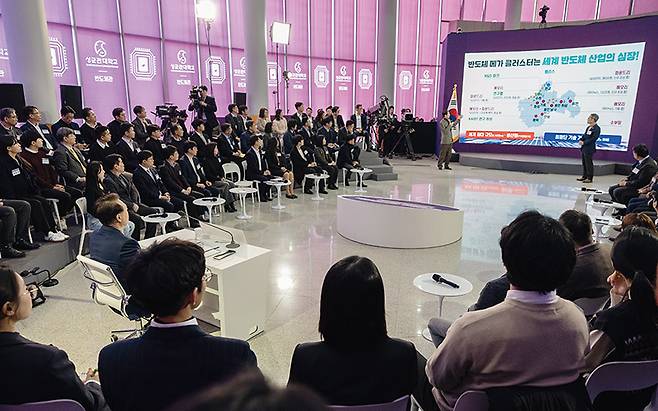 윤석열 정부가 진정성을 갖고 소부장 산업 지원 정책을 내놓고 있는지 의문이다.[사진=뉴시스]