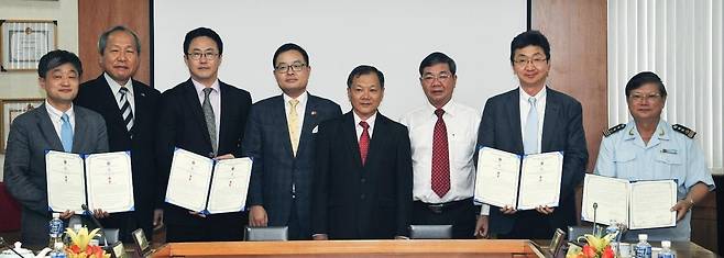 PTV는 2014년 베트남 동나이성 세관원의 한국 유학을 지원하기 위해 인하대 물류전문대학원과 3자 간 협약을 체결하고 장학 사업을 펼치고 있다. [PTV 제공]