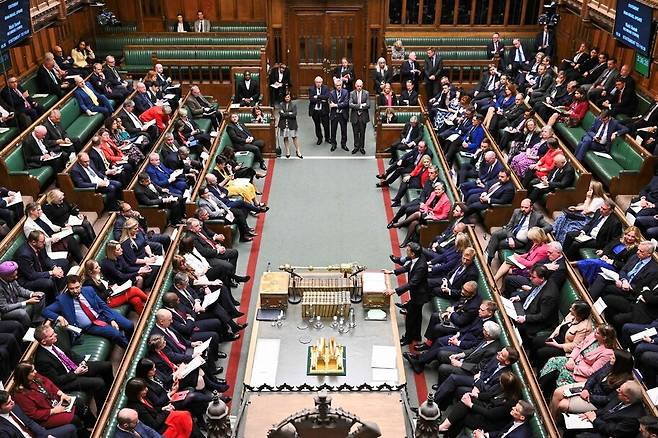 리시 수낵 영국 총리가 15일(현지시각) 영국 의회 하원에서 발언하고 있다. 영국 의회 제공. AFP 연합뉴스
