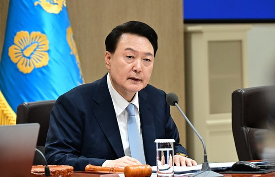 윤석열 대통령이 16일 서울 용산 대통령실에서 열린 제17회 국무회의에서 발언하고 있다. [대통령실 사진기자단]