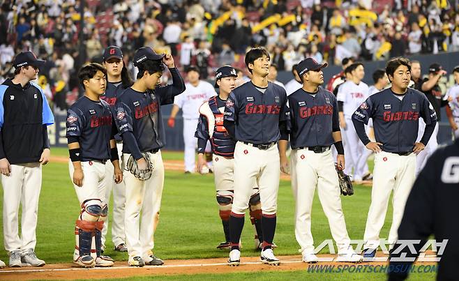 9회초 동점을 만들며 분위기를 끌어올렸던 롯데 자이언츠 9회말 끝내기 패를 당하며 8연패