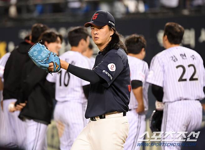 9회말 끝내기를 허용한 롯데 마무리 김원중