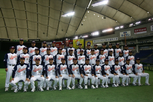 2006년 제1회 WBC일본대표팀 선수단.  [연합]