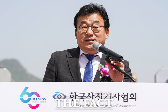 '제60회 한국보도사진전 개막식'에서 축사 하는 박종현 한국기자협회 회장.