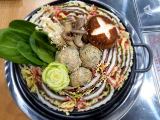 '랑이식당' 만두전골 [사진=카름스테이]