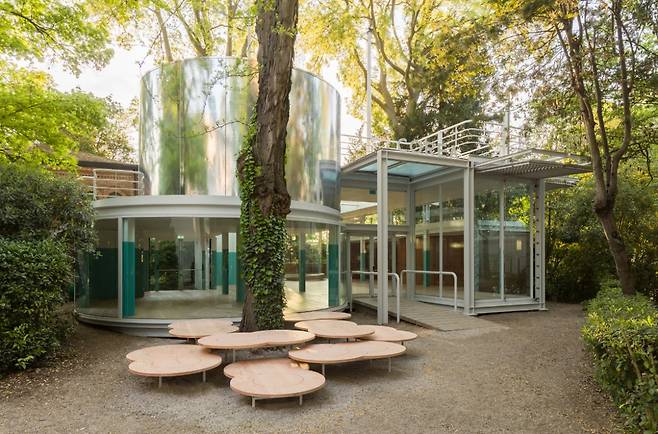 An installation view of "Koo Jeong A - Odorama Cities" at La Biennale di Venezia (Courtesy of Pilar Corrias, London, and PKM Gallery)