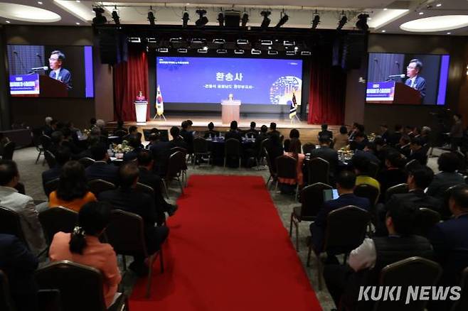 충남도는 18일 예산군 스플라스 리솜에서 ‘제25차 세계대표자대회 및 수출상담회’ 폐회식을 개최했다. 
