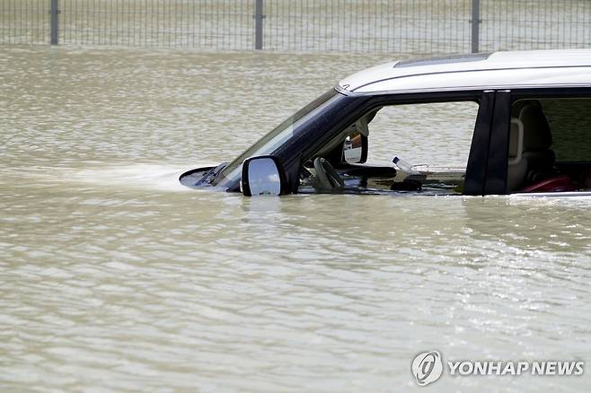 폭우 내린 두바이 [AP 연합뉴스 자료사진 재판매 및 DB 금지]