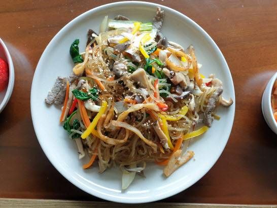 한식 잔치상에 빠질수 없는 잡채