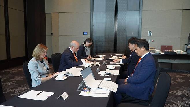 한국회계기준원이 지난 17일 호주 회계기준위원회(AASB)와 회의를 진행하고 있다. /한국회계기준원 제공