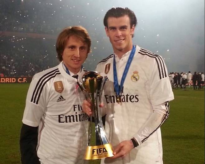 토트넘 동료였던 루카 모드리치(왼쪽)와 가레스 베일은 레알 마드리드로 이적해 5번의 UEFA 챔피언스리그 우승을 합작했다. 모드리치 인스타그램