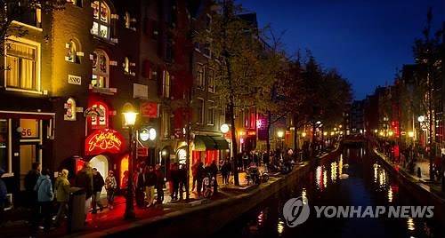 네덜란드 암스테르담 홍등가. [사진 제공=EPA연합뉴스]
