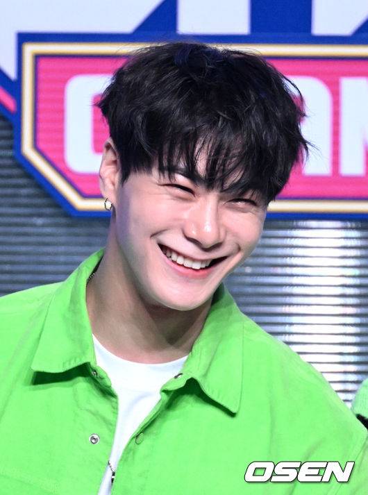 [OSEN=이대선 기자] 15일 오후 일산 MBC 드림센터에서 MBC M ‘Show! Champion(쇼! 챔피언)’ 생방송이 진행됐다.이날 조유리, 원어스(ONEUS), woo!ah!(우아!), LIGHTSUM, 밴디트(BVNDIT), TNX, CLASS:y(클라씨), SECRET NUMBER(시크릿 넘버), TRENDZ(트렌드지), bugAboo(버가부), 유민(U-MIN)이 화려한 무대를 선보였다.그룹 아스트로 문빈이 진행을 하고 있다. 2022.06.15 /sunday@osen.co.kr