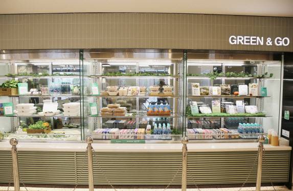 경기도 용인 현대그린푸드 본사 구내식당에 마련된 ‘간편식 및 케어푸드 픽업 존’.(사진=현대그린푸드)