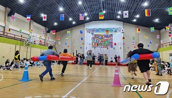 20일 오전 전주기전대 체육관에서 ‘다문화가족 행복운동회-열 번째 이야기’가 개최됐다.(전주기전대 제공)/뉴스1