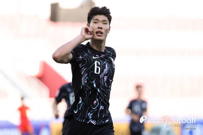 [사진= 게티 이미지]&nbsp;황선홍 감독이 이끄는 대한민국 축구 올림픽 국가대표팀은 19일 오후 10시(한국시간) 카타르 도하에 위치한 압둘라 빈 칼리파 스타디움에서 열린 2024 아시아축구연맹(AFC) 23세 이하(U-23) 아시안컵 조별리그 B조 2차전에서 중국에 2-0으로 승리했다.