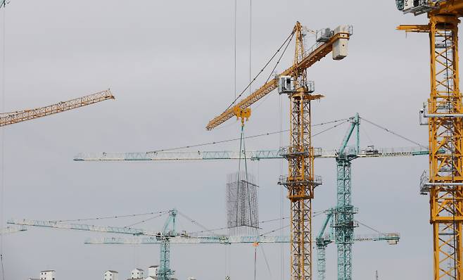 정부가 지난달 28일 관계 부처 합동으로 '건설경기 회복지원 방안'을 발표했다. 건설업계에선 이번 방안이 건설시장과 기업심리 개선에 긍정적으로 작용할 수 있다는 기대감을 표하고 있다./사진=뉴시스