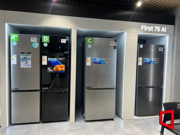 이달 유럽에서 출시된 삼성전자의 '빌트인 와이드(Wide) BMF(상냉장·하냉동) 냉장고'(오른쪽에서 두 번째 모델)와 일반 냉장고 모습. [사진=한예주 기자]