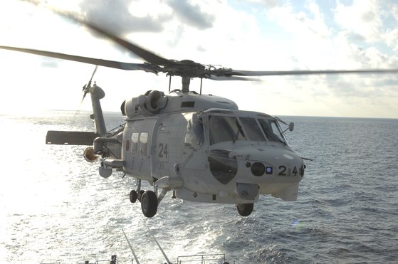 일본 해상자위대가 공개한 SH-60K 헬기. AP=연합뉴스