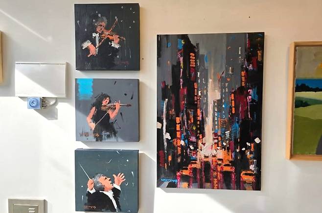 ▲경상도 거창의 화가 강경록 작품이 전라도 화순의 시골 갤러리에서 열리고 있어 영호남의 미술교류 전시회로 눈길을 끈다 [갤러리아트14]