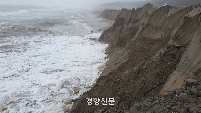 해안침식이 진행된 맹방해변. 삼척석탄화력반대투쟁위 제공