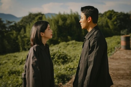 OTT와 TV에서 30분 차로 거의 동시에 공개되고 있는 ‘하이드’. 사진ㅣ쿠팡플레이
