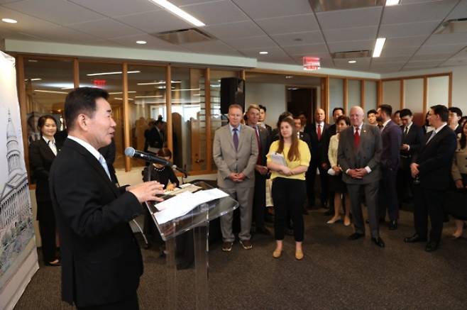 김진표 국회의장이 '한미의회교류센터' 현판식에서 연설하고 있다. 국회사무처 제공