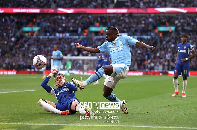 ▲ 맨체스터 시티는 21일(한국시간) 런던 웸블리 스타디움에서 열린 2023-24시즌 FA컵 준결승에서 첼시를 1-0으로 꺾었다. 후반 34분에 터진 베르나르두 실바의 결승골에 힘입어 두 시즌 연속 우승을 향한 질주를 이어나갔다.