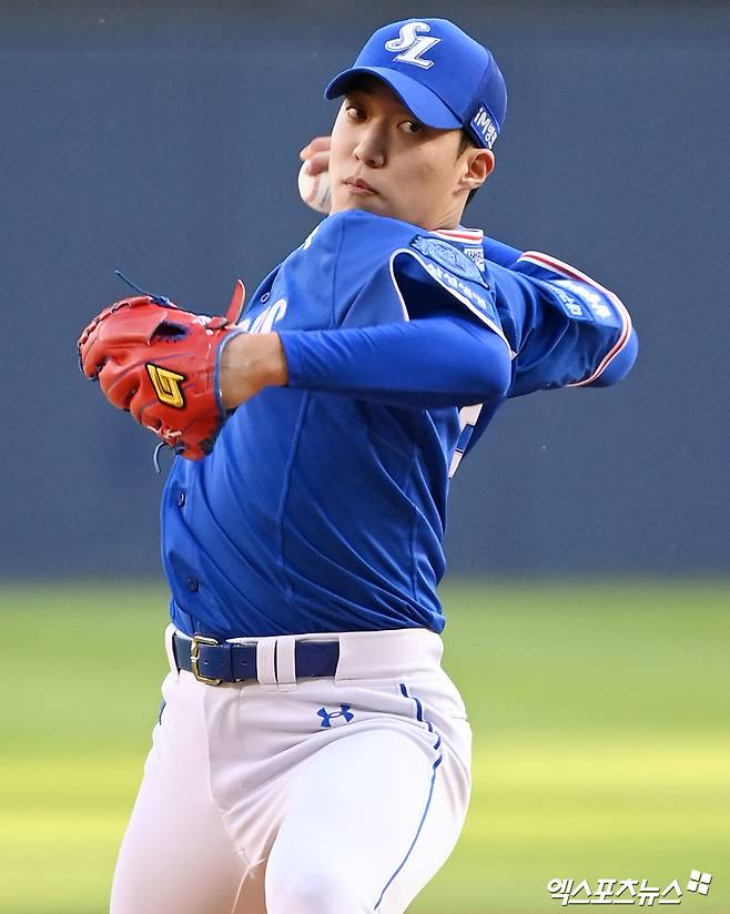삼성 라이온즈 선발투수 원태인이 정규시즌 경기에 등판해 역투하고 있다. 엑스포츠뉴스 DB