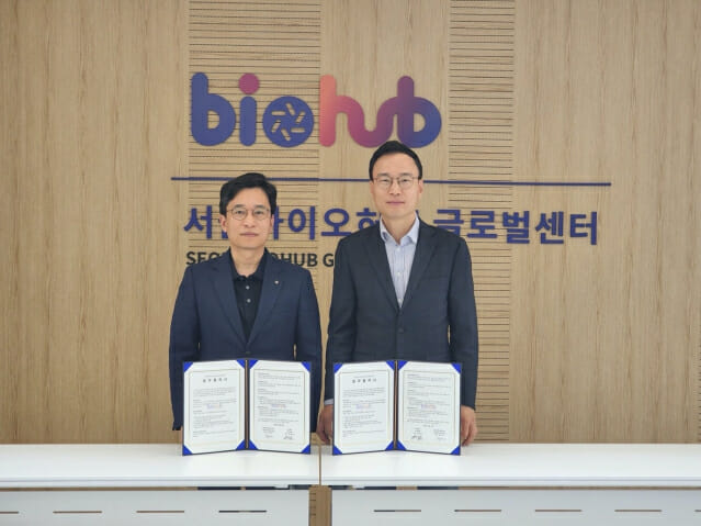 (왼쪽부터) 김현우 서울바이오허브 단장, 이한수 인포뱅크 아이엑셀 파트너 (사진=인포뱅크)