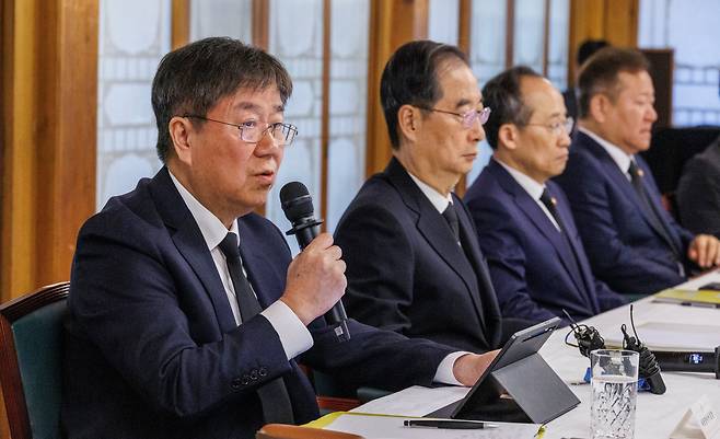 김대기 대통령 비서실장이 29일 오전 서울 종로구 삼청동 총리 공관에서 열린 고위 당·정·대 협의회 참석해 발언하고 있다. /연합뉴스