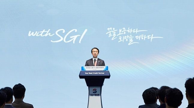 지난 19일 서울보증보험서 열린 '2024년 2분기 경영전략회의'에서 이명순 SGI서울보증보험 대표이사가 새로운 비전체계인 'WITH SGI'를 발표하고 있다. ⓒSGI서울보증보험