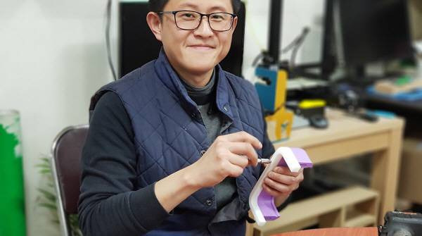 (푸근한 인상의 불지옥 대마왕님. 과거에 ‘디아블로’를 즐기면서 쓰던 닉네임이 주욱 이어졌다고...)