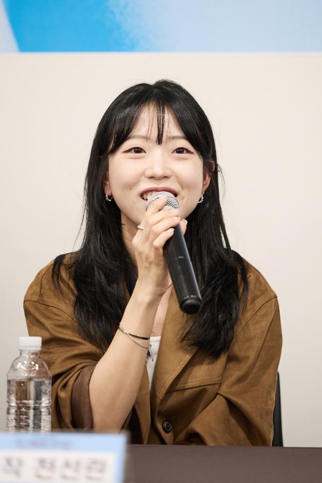 뮤지컬 '천 개의 파랑' 제작발표회에 참석한 소설가 천선란. 서울예술단 제공