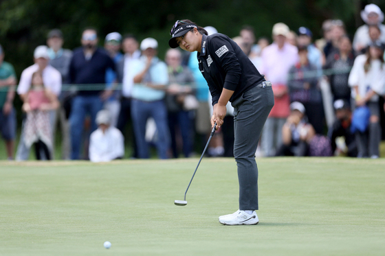 Korea's Ryu Hae-ran putts on the seventh green during the final round of The Chevron Championship at The Club at Carlton Woods on Sunday in The Woodlands, Texas. [AFP/YONHAP]