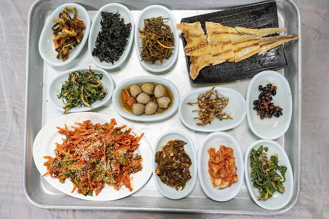 식사는 물론 막걸리 안주로도 좋은 와쏘식당의 서대회정식