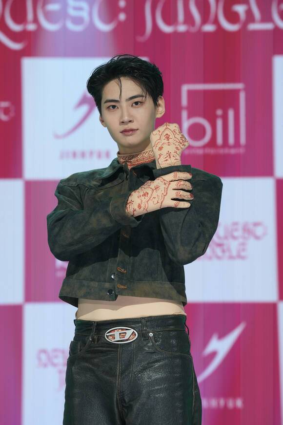 이진혁이 23일 여섯 번째 미니 앨범 'NEW QUEST: JUNGLE' 발표 쇼케이스를 개최하고 "이번엔 좀 더 듣는 음악, 공감하고 즐길 수 있는 음악을 해야 하지 않을까 생각했다"고 말했다. /빌엔터