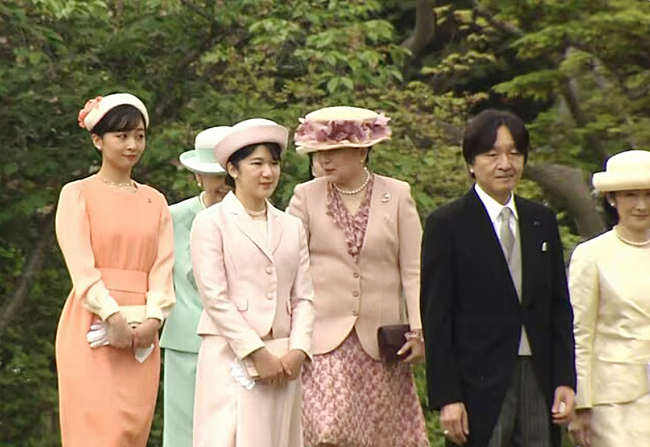 23일 도쿄 아카사카 인근에서 열린 ‘봄의 원유회’에 참석한 일본 왕실 일원들.  닛테레 캡쳐