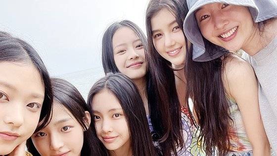 뉴진스와 민희진 대표. 사진 | 민희진 개인 채널