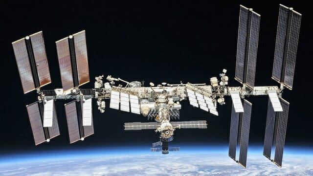자료사진 : 지구 상공 400km 위에 자리잡은 국제우주정거장(ISS). (사진=NASA)
